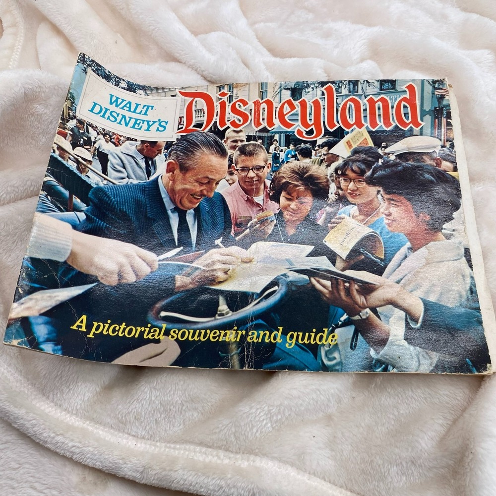 Vintage 1968 Walt Disney Disneyland Pictorial Souvenir Guide Book First Edition